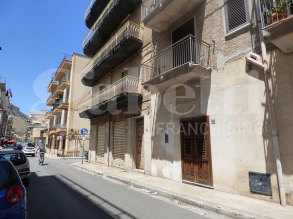 locale di sgombero in vendita a Bagheria