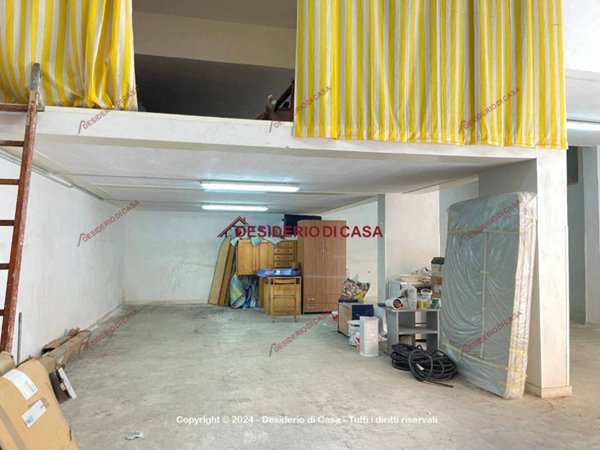 locale commerciale in vendita a Bagheria