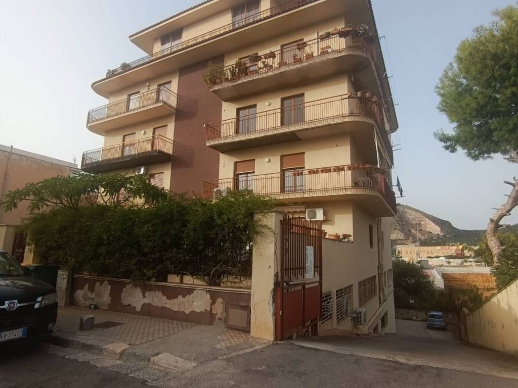 locale di sgombero in vendita a Bagheria