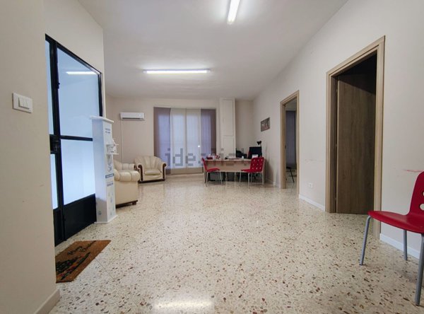 locale commerciale in vendita a Bagheria