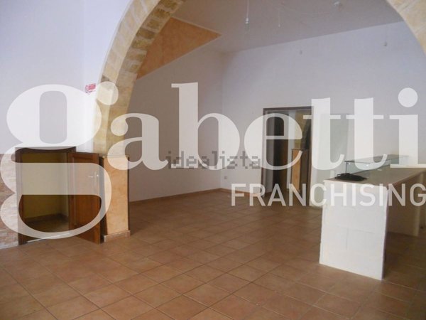 locale commerciale in vendita a Bagheria