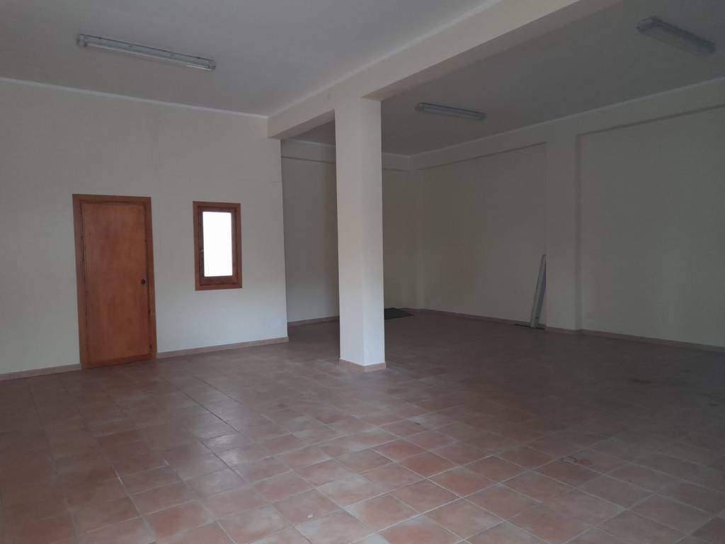 locale commerciale in vendita a Bagheria