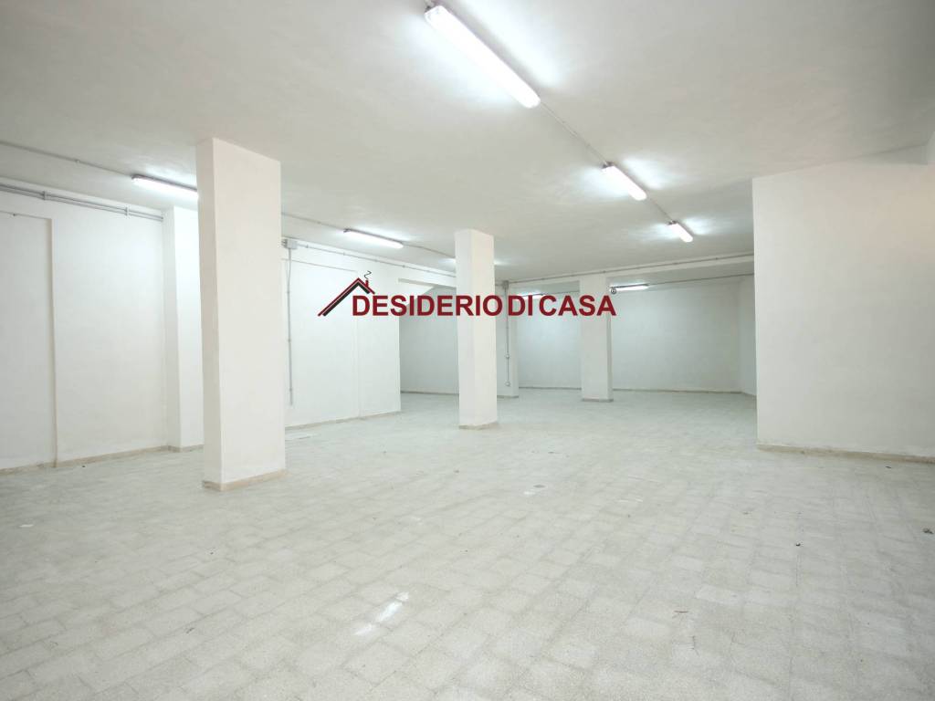 locale commerciale in vendita a Bagheria