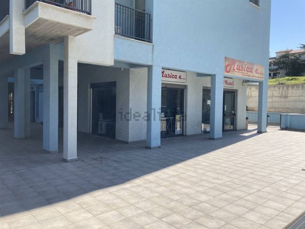 locale commerciale in vendita a Bagheria