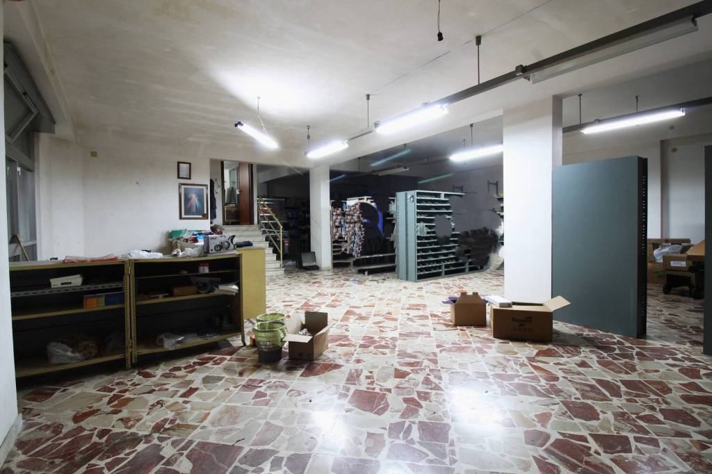 locale commerciale in vendita a Bagheria