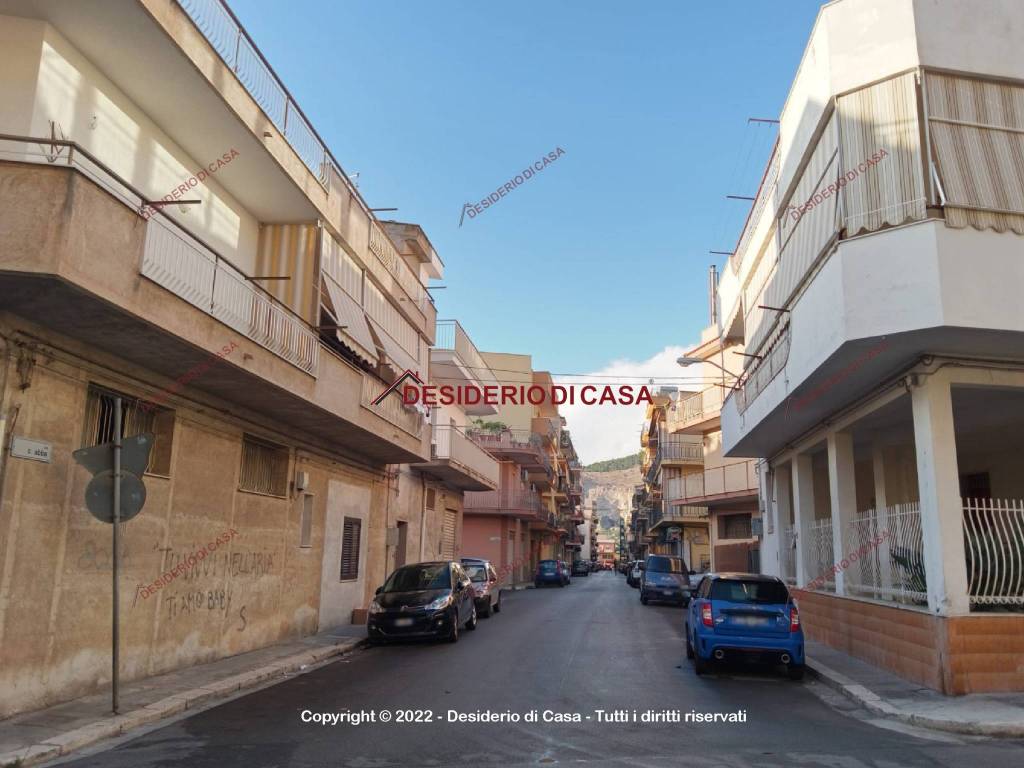 locale commerciale in vendita a Bagheria