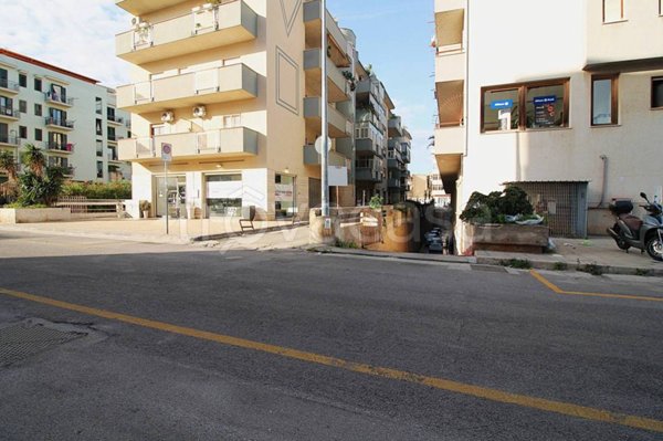 locale commerciale in vendita a Bagheria
