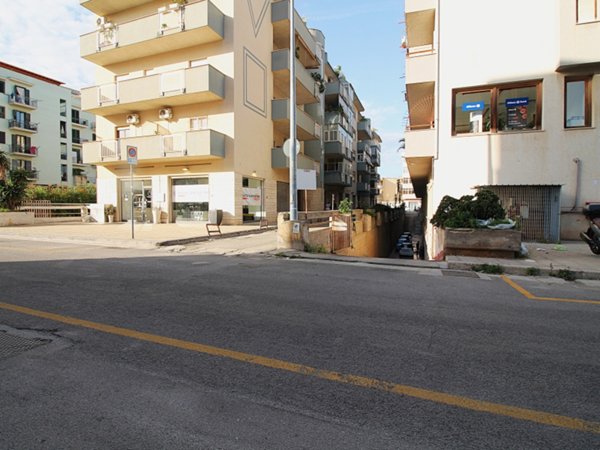 locale commerciale in vendita a Bagheria