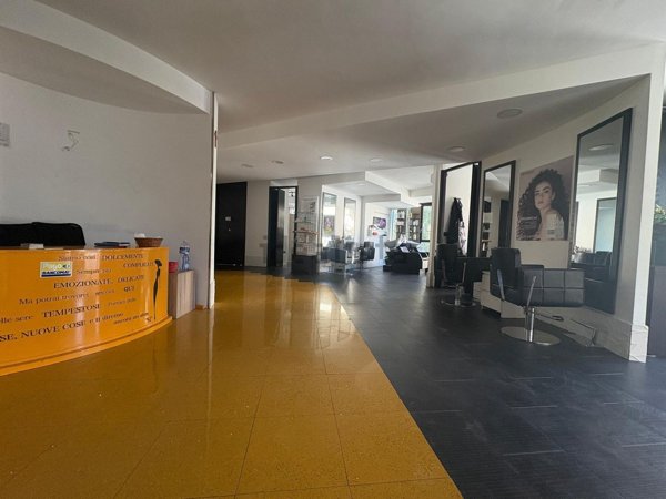 locale commerciale in vendita a Bagheria