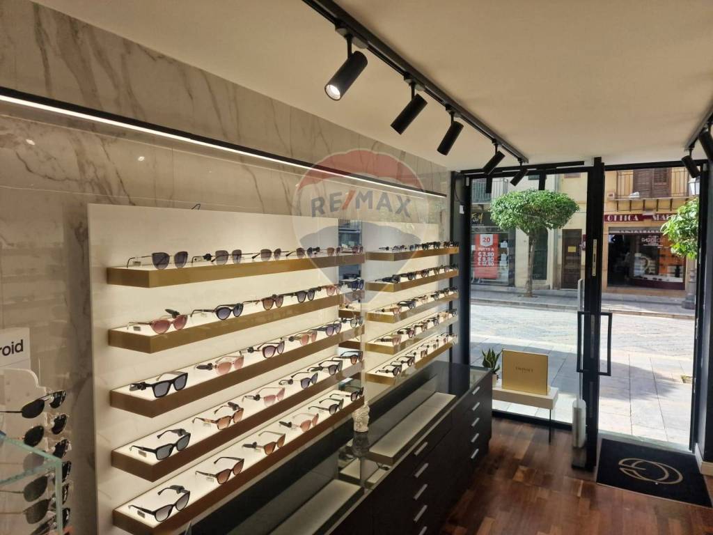 negozio in vendita a Bagheria in zona Centro Città