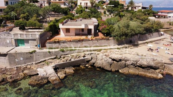villa in vendita a Bagheria in zona Aspra