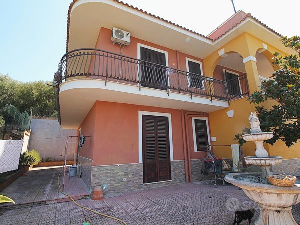 casa indipendente in vendita a Bagheria