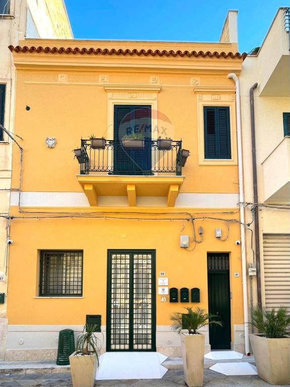 casa indipendente in vendita a Bagheria in zona Centro Città