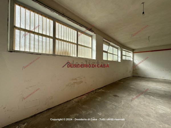 locale di sgombero in vendita a Bagheria