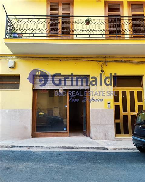 locale commerciale in vendita a Bagheria in zona Centro Città