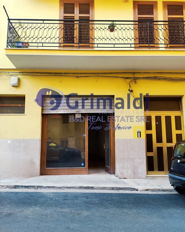 locale commerciale in vendita a Bagheria in zona Centro Città