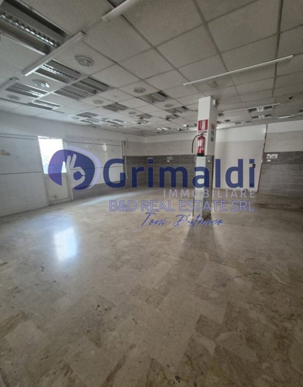 locale commerciale in vendita a Bagheria
