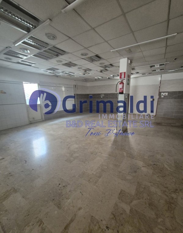 locale commerciale in vendita a Bagheria