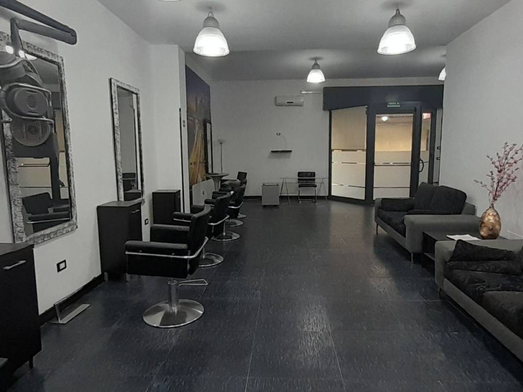 locale commerciale in vendita a Bagheria