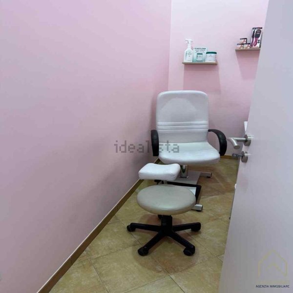 locale commerciale in vendita a Bagheria