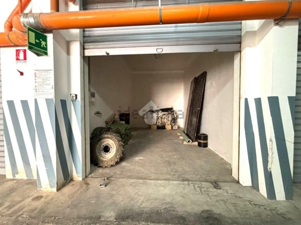 locale di sgombero in vendita a Bagheria