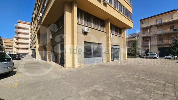 locale commerciale in vendita a Bagheria