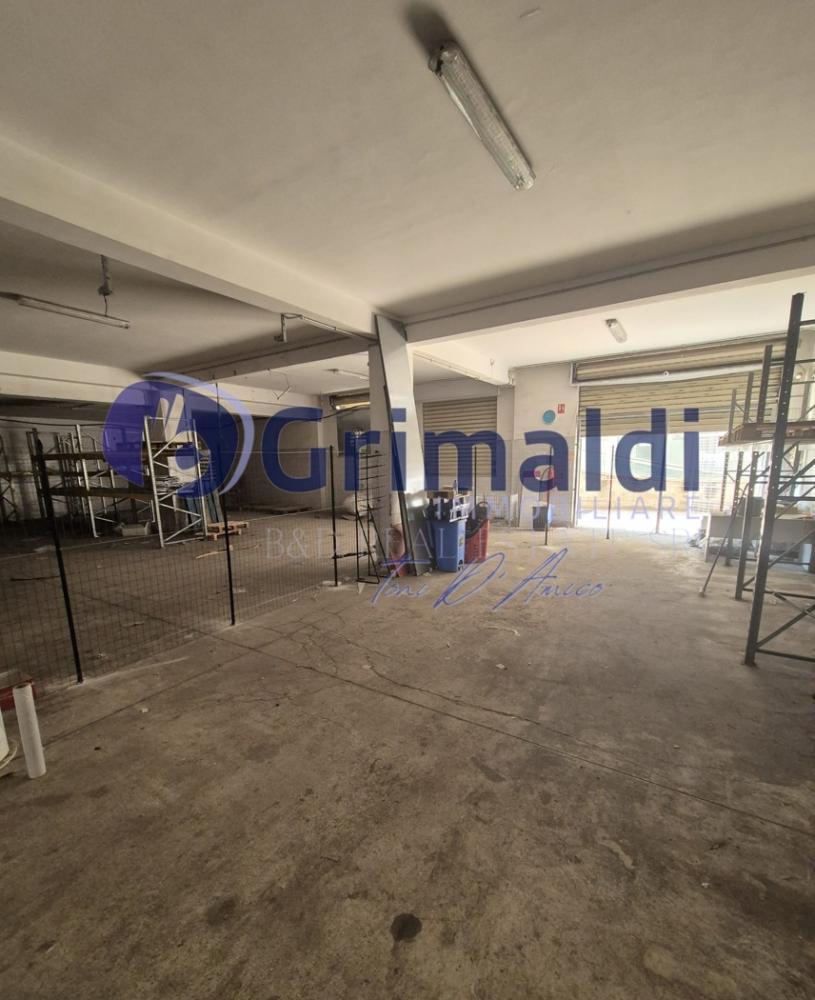 locale di sgombero in vendita a Bagheria