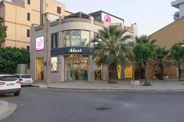 locale commerciale in vendita a Bagheria in zona Centro Città