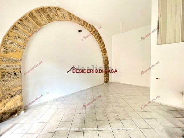 locale commerciale in vendita a Bagheria