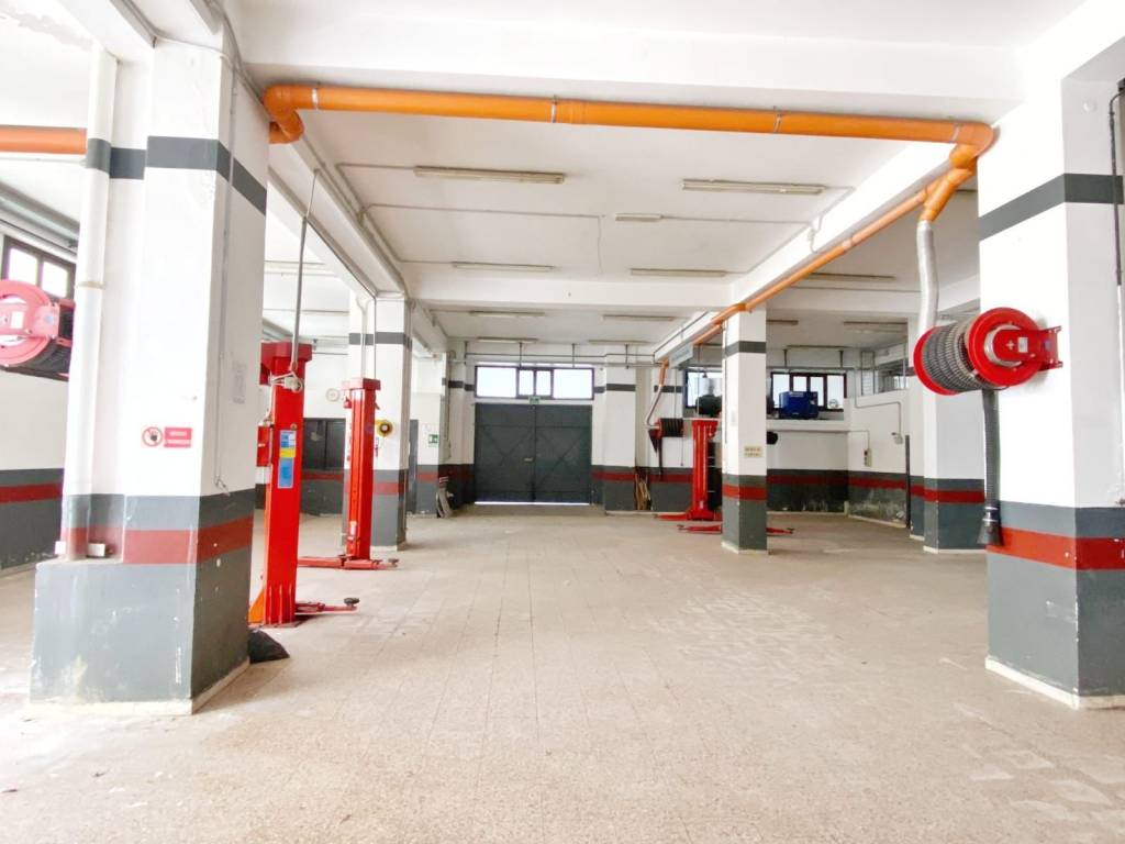 locale commerciale in vendita a Bagheria in zona Centro Città