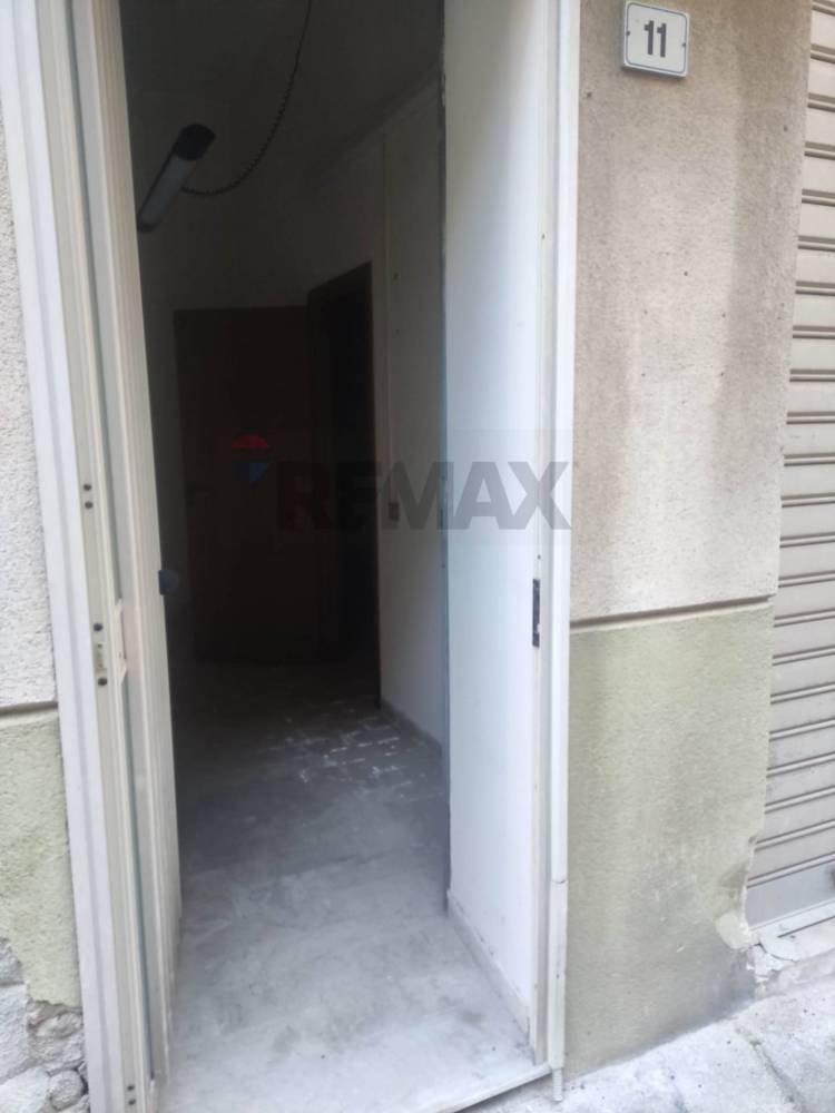 locale commerciale in vendita a Bagheria in zona Centro Città