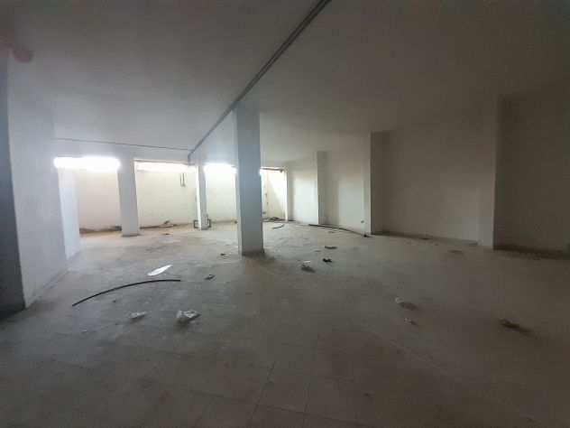 locale commerciale in vendita a Bagheria