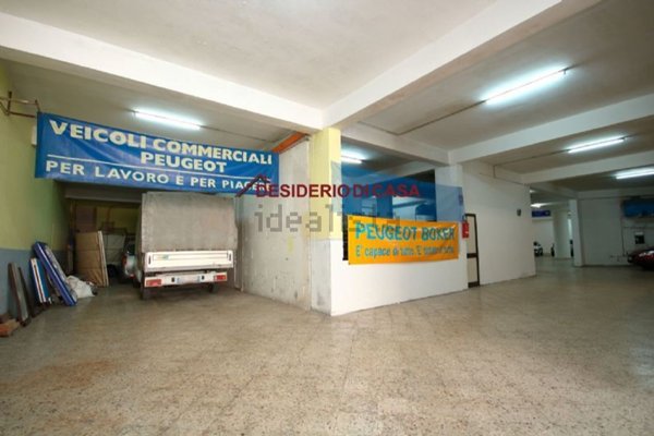 locale commerciale in vendita a Bagheria