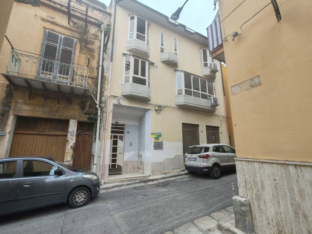 locale commerciale in vendita a Bagheria in zona Centro Città