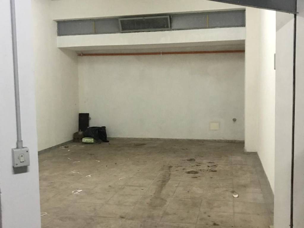 locale commerciale in vendita a Bagheria