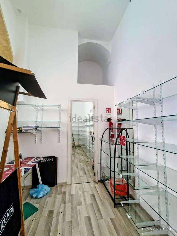 locale commerciale in vendita a Bagheria