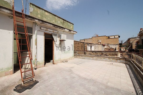 locale di sgombero in vendita a Bagheria