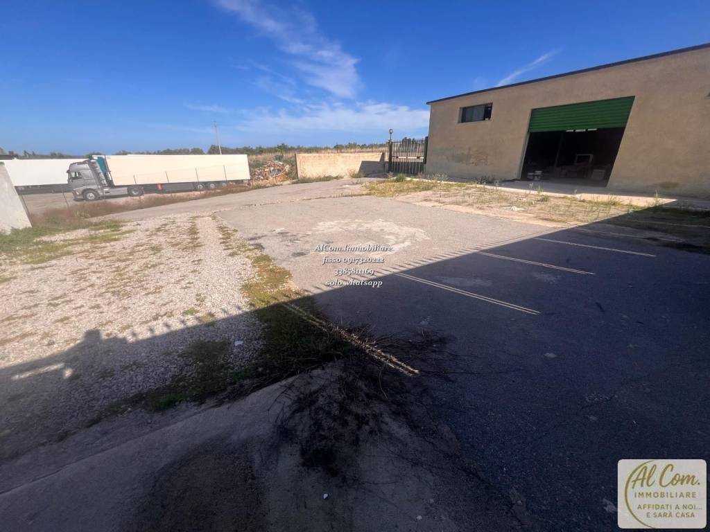 locale commerciale in vendita a Bagheria