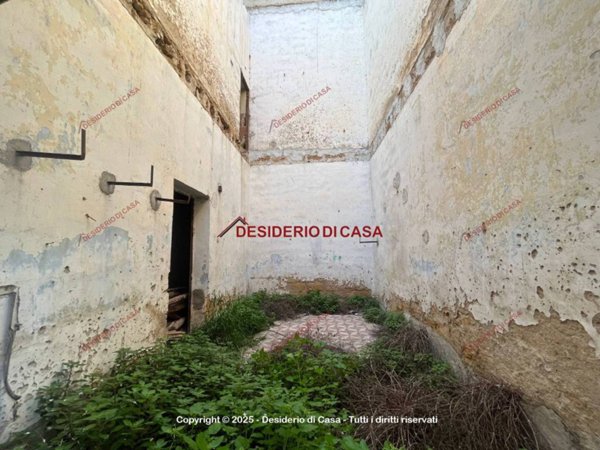 locale commerciale in vendita a Bagheria