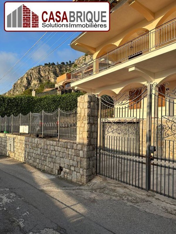 appartamento in vendita a Bagheria in zona Mongerbino