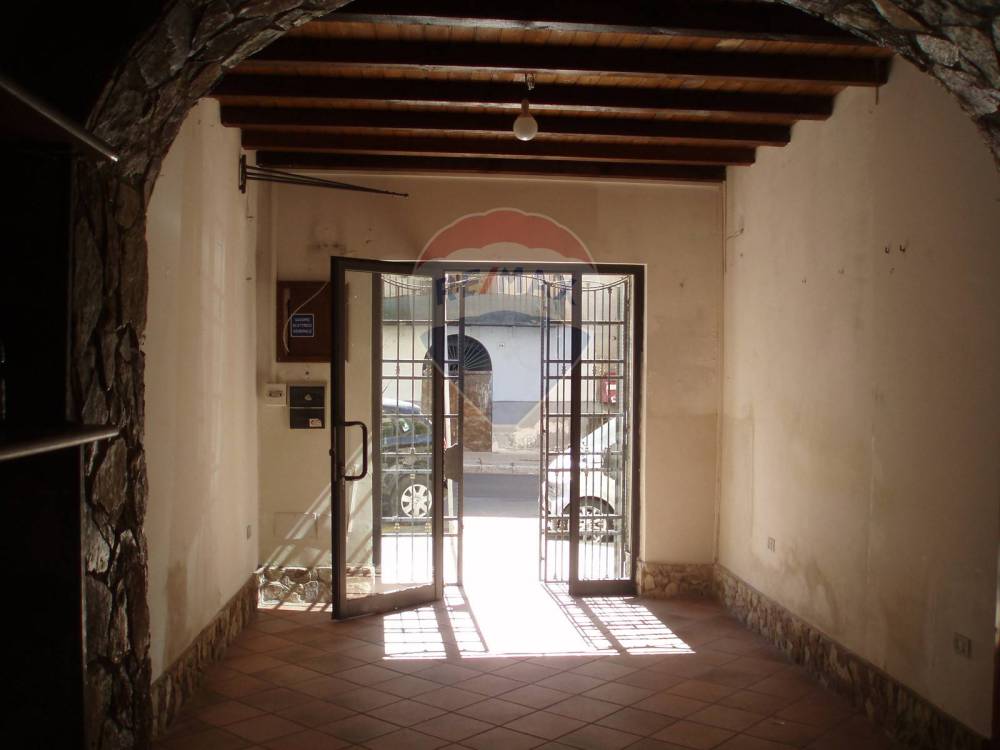 locale commerciale in vendita a Bagheria