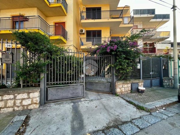 locale commerciale in vendita a Bagheria