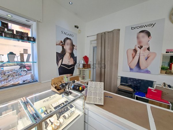 locale commerciale in vendita a Bagheria