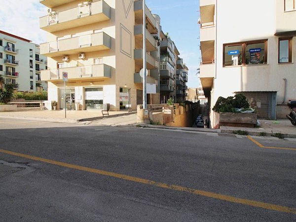 locale commerciale in vendita a Bagheria