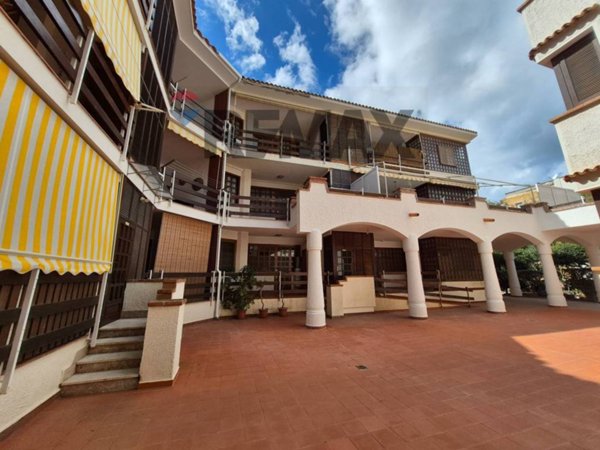 intera palazzina in vendita a Bagheria in zona Aspra