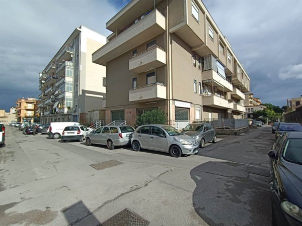 locale commerciale in vendita a Bagheria