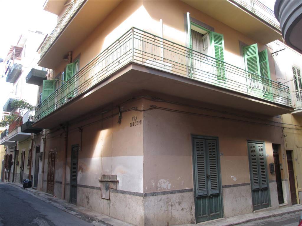 intera palazzina in vendita a Bagheria in zona Centro Città