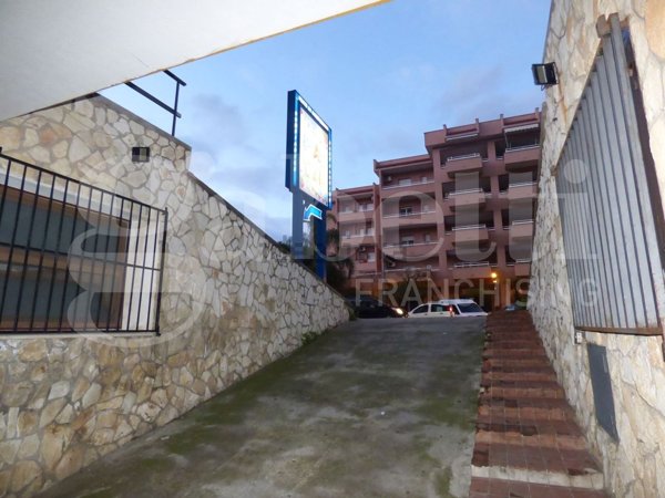 locale commerciale in vendita a Bagheria