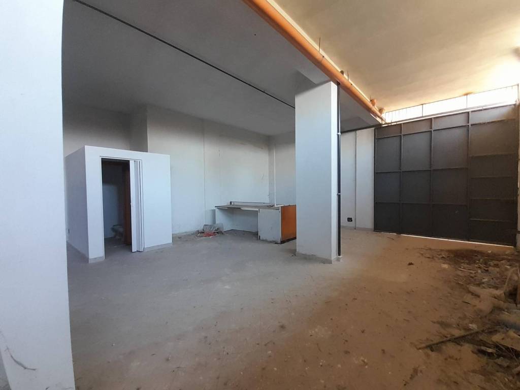 locale di sgombero in vendita a Bagheria