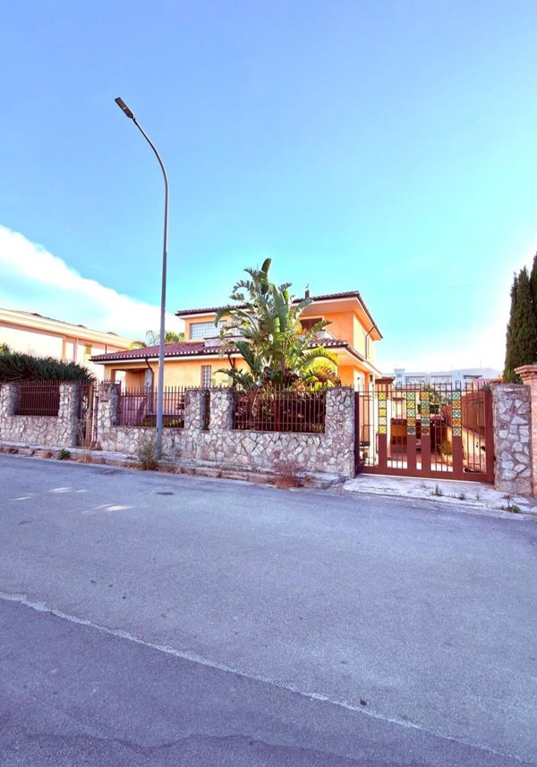 casa indipendente in vendita a Bagheria in zona Villa Cavaretta